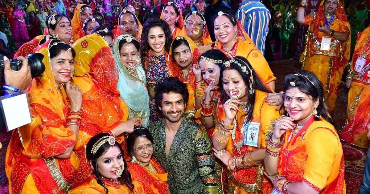 Nushrratt Bharuccha, Anud Singh Join 6,000 Women For A Ghoomar Dance To Promote 'Janhit Mein Jaari'