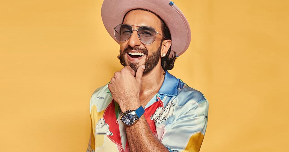 Ranveer Again Trolled For Wearing Weird Outfits. Fans Compared His Dresses  To Parrot & Blankets - RVCJ Media