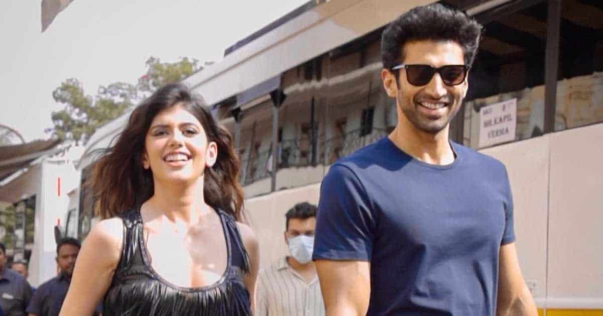Om-The Battle Within: Aditya Roy Kapur & Sanjana Sanghi Visit 'Rumi Darwaza' On Their Promotional Spree