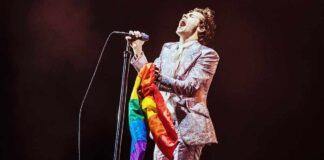 Harry Styles Helps A Fan Come Out Of The Closet During Latest Concert, Screams “You’re Officially Gay, My Boy” Harry Styles Helps Fan Come Out During Wembley Stadium Show, Screams ‘Congratulations, You’re A Free Man”