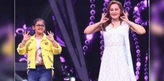 Jaya Prada teaches dance steps from song 'Mujhe Naulakha Mangade' to contestant Samaira
