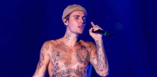 When Justin Bieber Kicked A Gift Thrown By A Fan At A Concert, Here's What Happened