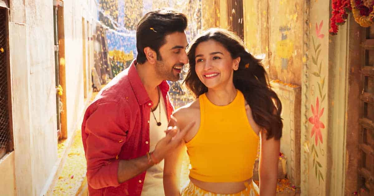 Alia Bhatt Breaks Silence On Rumours Of Her Expecting Twins Sparked By  Husband Ranbir Kapoor: "F*ck...Apni Hi Pair Pe Kulhadi Maar Di"