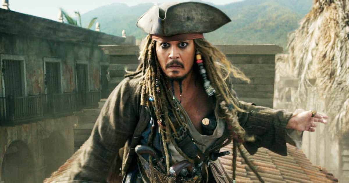 Johnny Depp Fan Cosplaying As Captain Jack Sparrow & Hilariously Begging On Streets Will Leave You In Splits & Make You Say 'Smart AF'