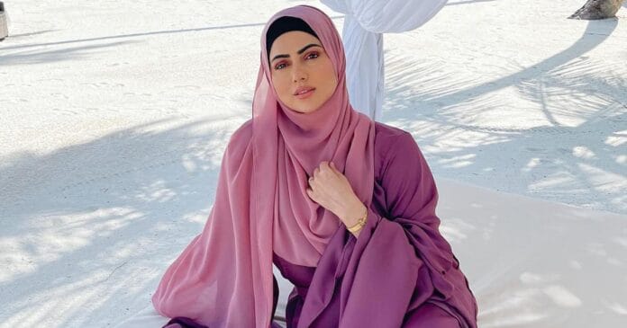 [Image: sana-khan-breaks-silence-on-quitting-fam...96x365.jpg]