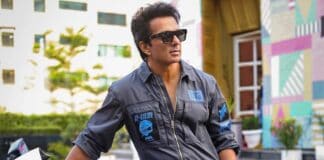 Sonu Sood, Team MTV 'Roadies' donates 1,000 raincoats to Mumbai Police