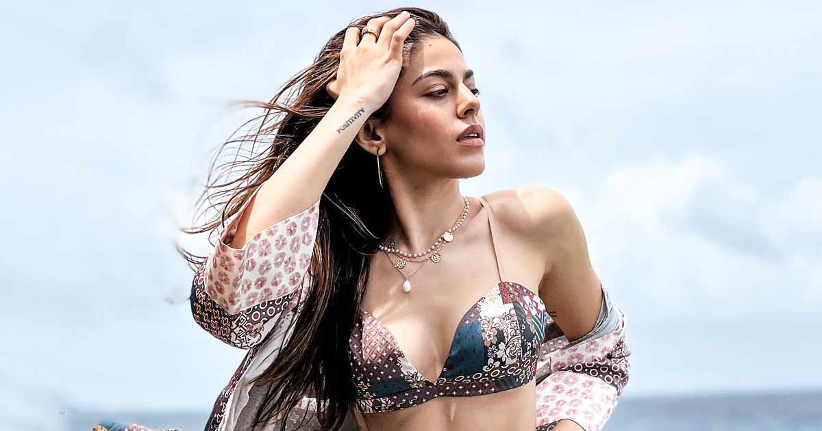 Alaya F Flaunts Toned Figure Enjoying The Maldivian Dhoop