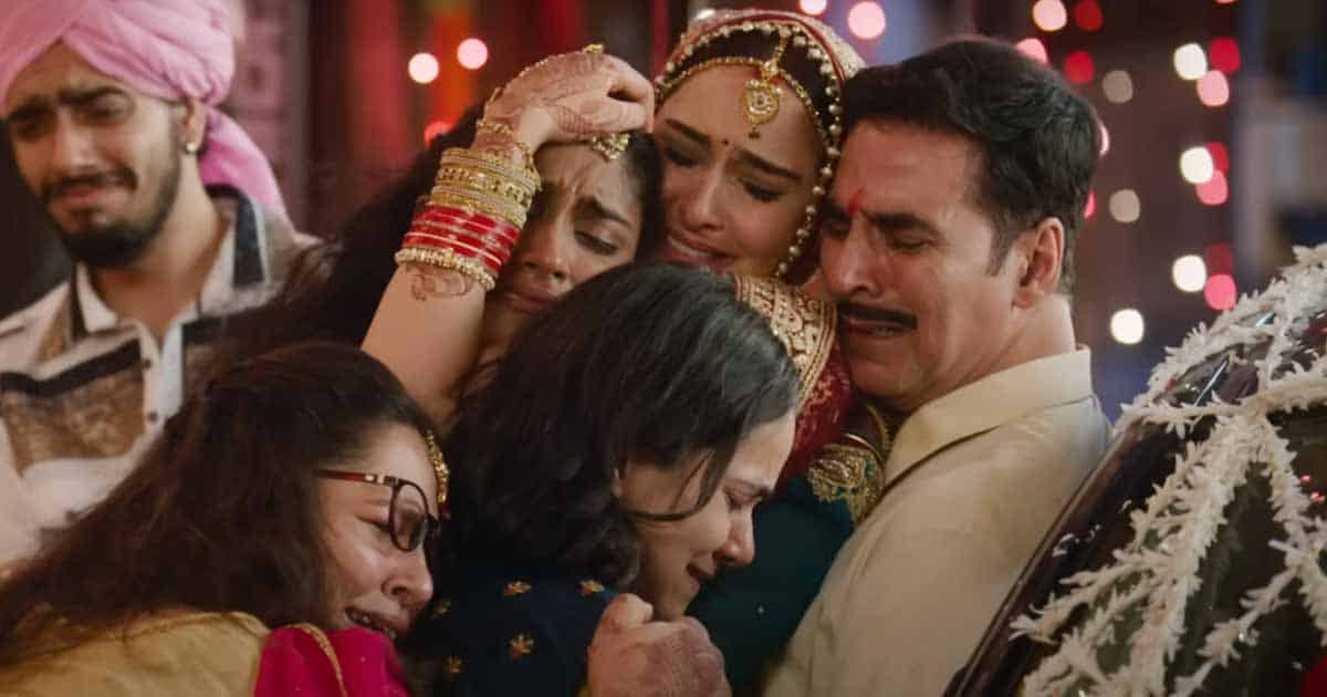 Box Office - Rakshabandhan has marginal growth on Saturday, all eyes on Sunday now