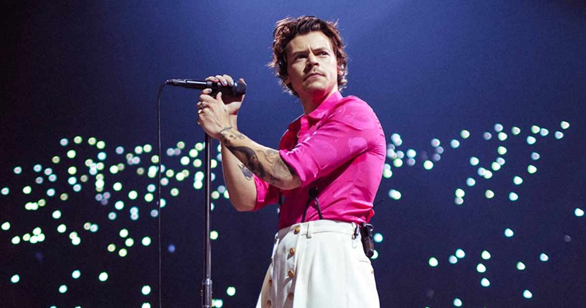 Harry Styles Sets The Stage On Fire With His Show At Madison Square Garden While Giving A Fun Disclaimer To His Fans! 