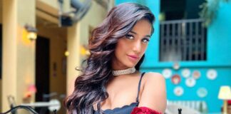 Lock Upp Star Poonam Pandey Gets Compared With Mia Khalifa As She Eats 'Paani Puri' Wearing A Backless Top