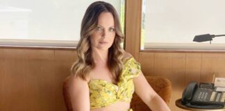 Mena Suvari says ex 'manipulated' her into threesomes