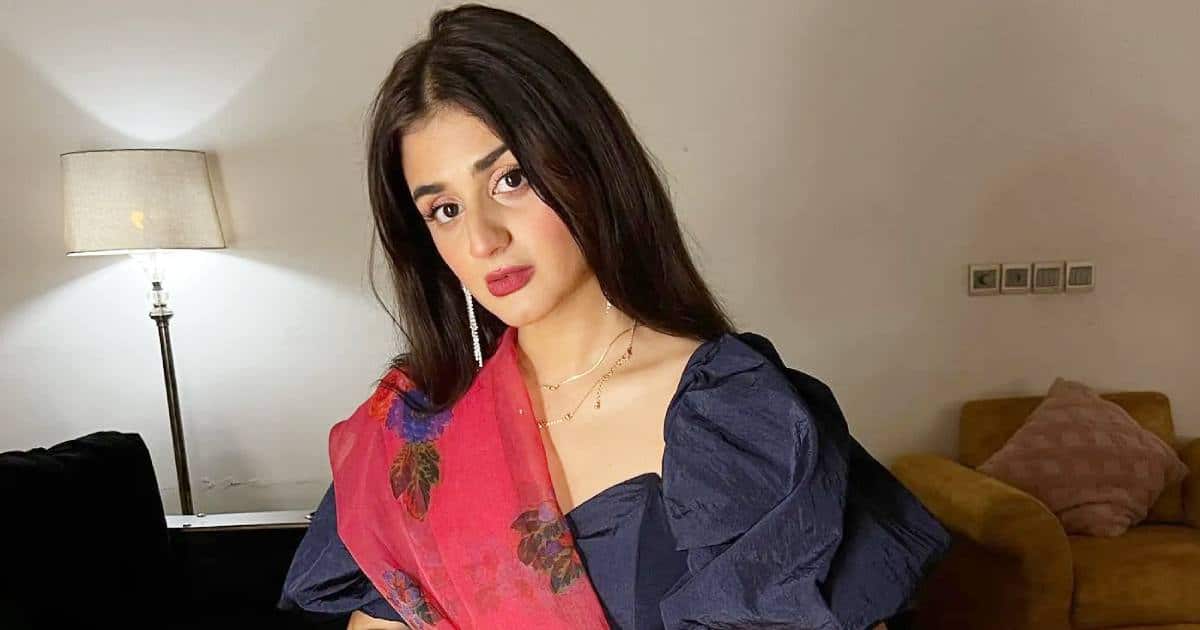 Pakistani Singer Hira Mani Insulted At A Concert In London, Fans Decline To Sing Along As She Says "Aawaz Nahi Aayegi Toh..." Watch The Viral Video