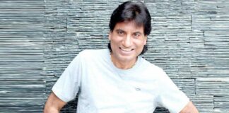 Raju Srivastava Fan Click Selfies With Him, While The Comedian Is Battling For His Life In ICU