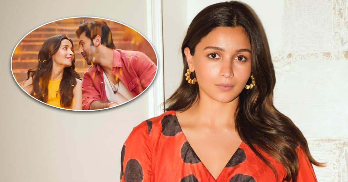Alia sings 'Kesariya', then strikes a diplomatic note