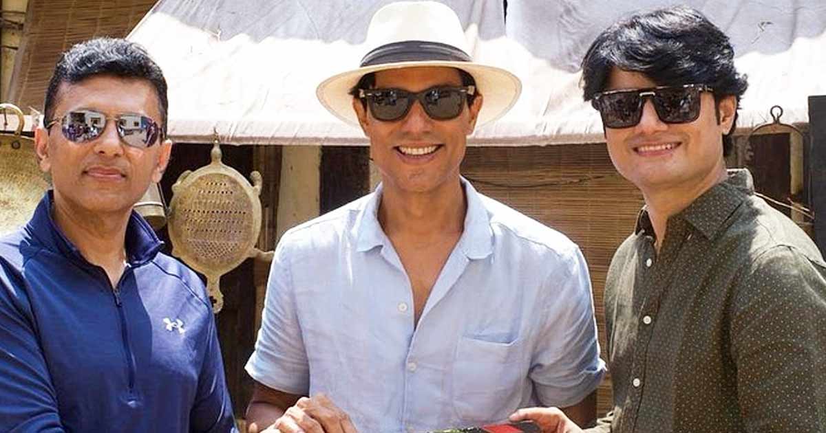 Cameras start rolling for Randeep Hooda's directorial debut 'SwatantryaVeer Savarkar'