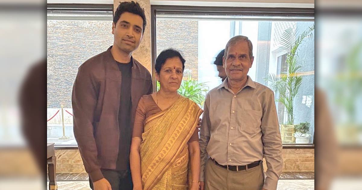 Actor Adivi Sesh pays his respects at 26/11 memorial alongside Major Unnikrishnan's family