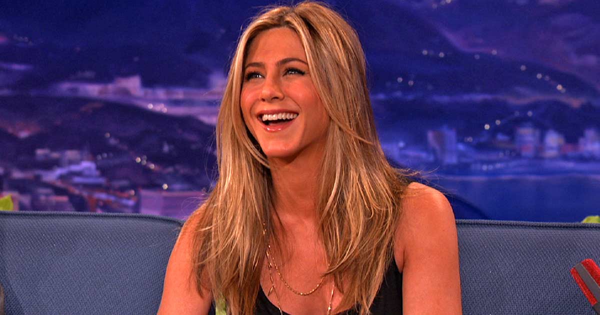 Jennifer Aniston and the charm bracelet she wears on the Elle cover