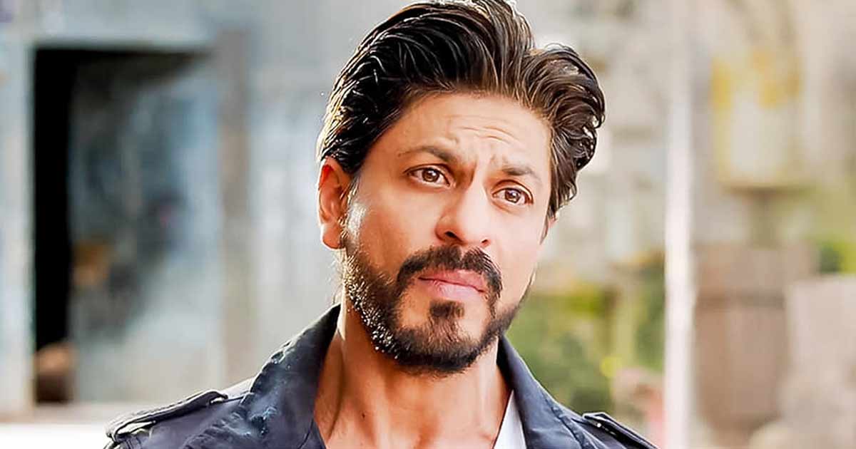 Shah Rukh Khan Gets Trolled By The Netizens As His Car Gets Spotted While It Was Taking Into A Tow Truck