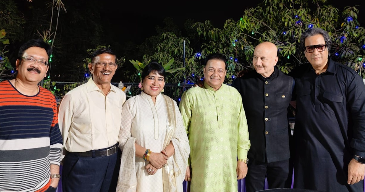 Anupam Kher Sings Along With Talat Aziz-Anup Jalota At Anup Jalota's Award Celebration; Feels This Moment Is Nothing Less Than Sangeet Natak Akademi Award!