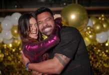 Divya Agarwal Heads For New Year Celebrations With Fiance Apurva Padgaonkar, Gets Mercilessly Trolled: “Paise Ka Chakkar Hai Babu” Divya Agarwal Spotted With Her Fiance Apurva Padgaonkar At The Airport, Netizens Called Her ‘Selfish’