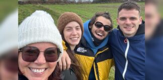 Harry Styles Spends Christmas With Mom & Sister After Olivia Wilde Split & Fans Can’t Stop Gushing Over It