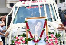 Sheezan's sister breaks into tears at Tunisha's funeral