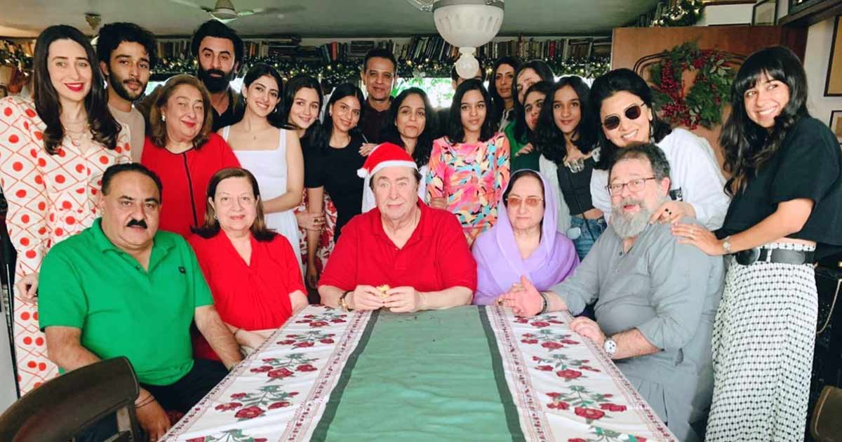 Suhana Khan makes surprise appearance in Alia's Christmas fam jam pic