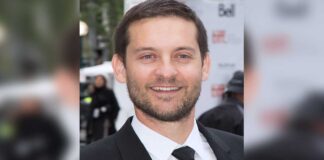Tobey Maguire Seen Flirting With Two Women