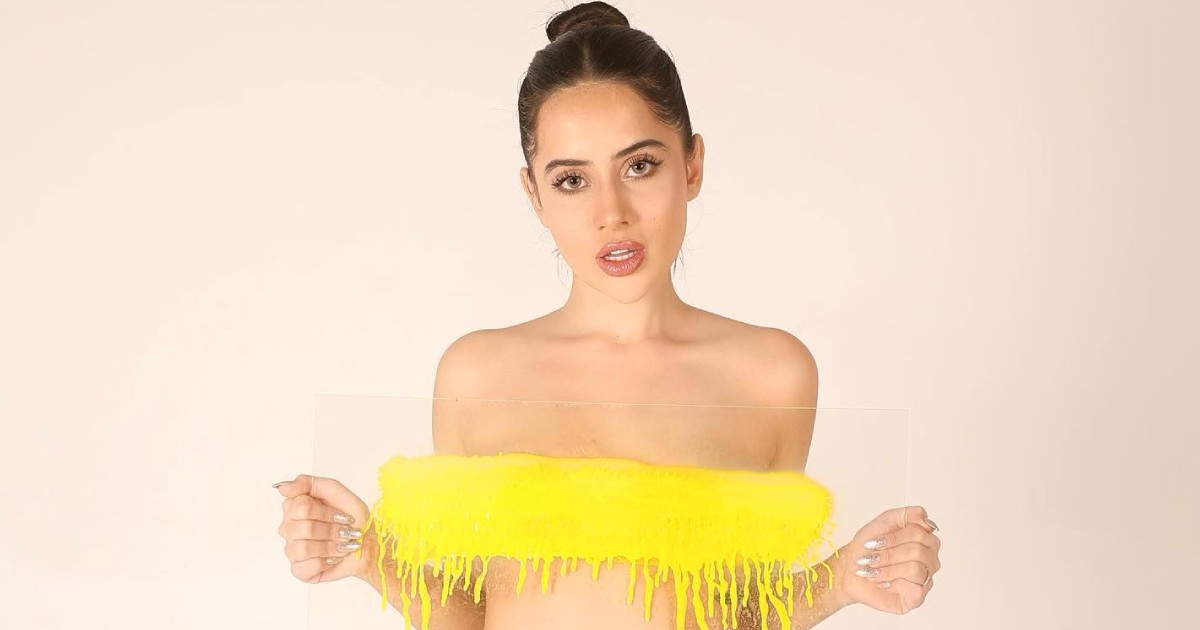 Uorfi Javed Goes N*de To Serve Fresh 'Hot' Breakfast Hiding Her Assets