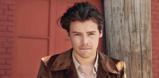 When Harry Styles Suffered A N*p-Slip Thanks To An Over-Eager Fans Wanting To Click A Pick With Their Idol