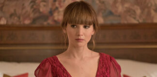 When Jennifer Lawrence Gave A Peek-A-B**b Ditching Her Bra, Check Out!
