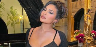 Kylie Jenner Shared A New Set Of Steamy Selfies In A Black Bra
