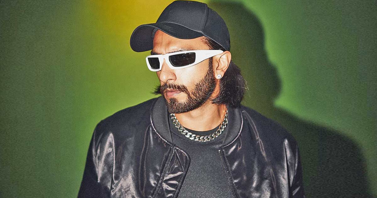 Ranveer Singh Makes An Airport Entry In An All-Black Ensemble With A Mask &  Sunglasses, Gets Trolled: Following SRK Steps To Be Away From Limelight