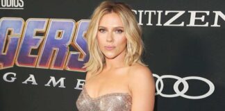 Scarlett Johansson Looks Unbelievably S*xy In These Monochrome Pics With Her B**bs Popping Out - Check Out