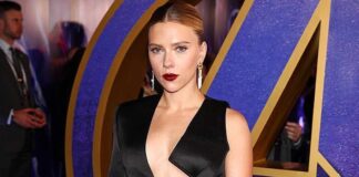 Scarlett Johansson Once Wore A Pink Shimmery Outfit & Made Every Head Turn