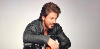 Shah Rukh Khan Gets Asked "Pathaan Kisse Kiss Karega" By A Fan, The Superstar's 'Kicka*s' Reply Will Leave You Stunned!