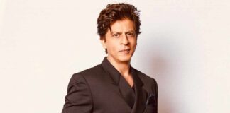 Shah Rukh Khan Helps A Girl Adjust Her Handbag Melting The Entire Internet At Once, Netizens Label Him A 'Gentleman' - Watch
