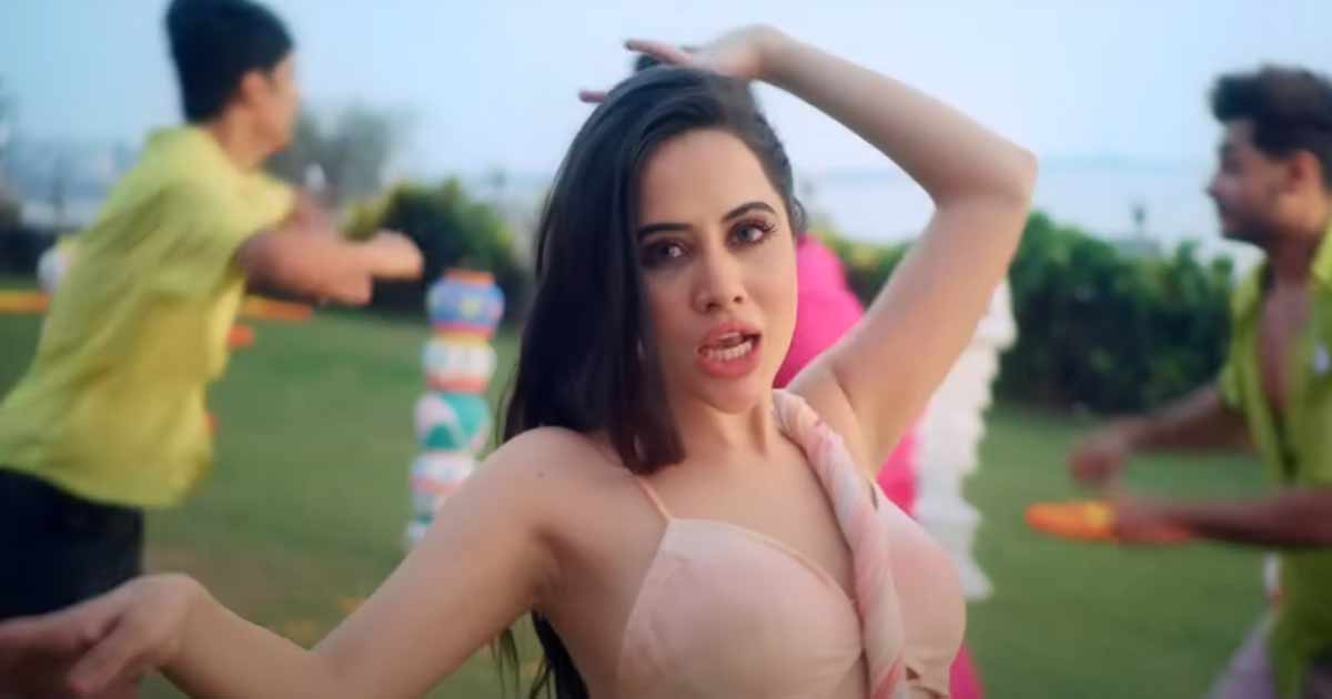 MTV Splitsvilla 14:  Ahead Of Finale, Uorfi Javed Gives A Sensual Dance Performance In A Saree On 'Villa Wala Pyaar'
