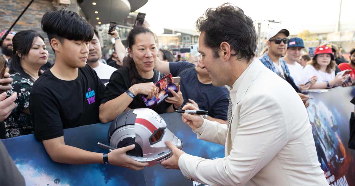 Ant-Man And The Wasp: Quantumania: Paul Rudd Signs His Superhero Helmet Looking Stylish AF At An Australian Special Fan Event!