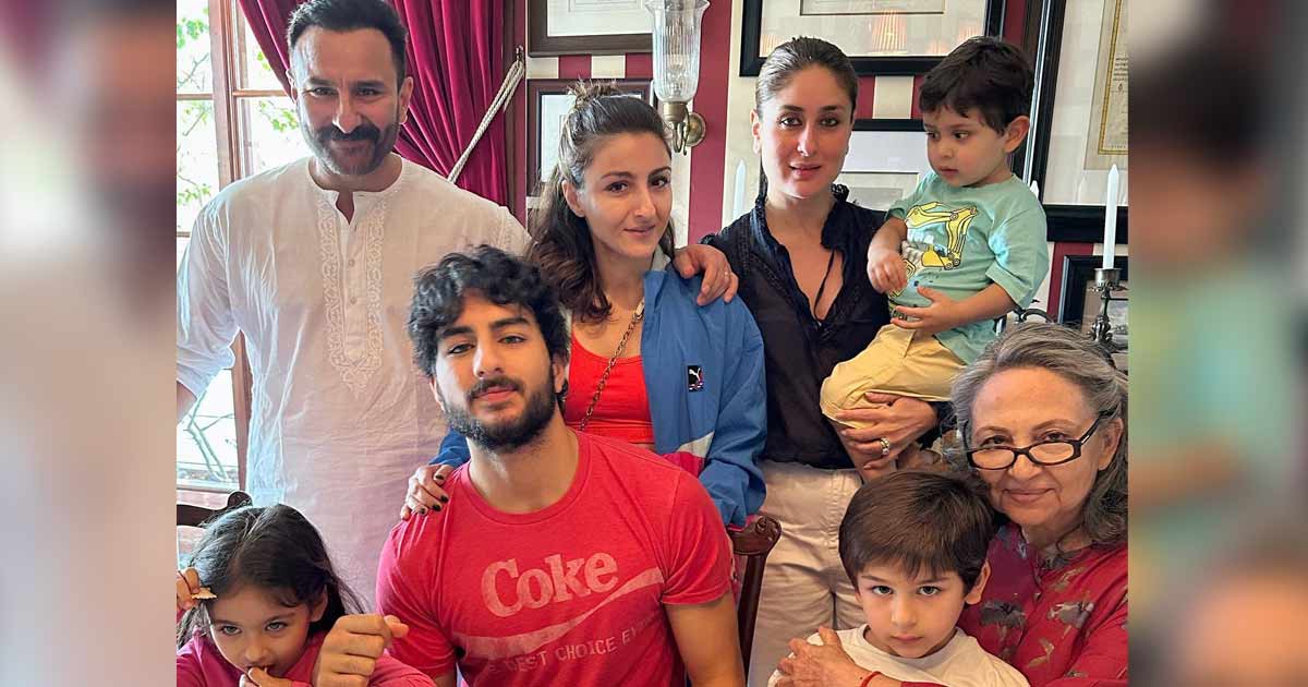 Kareena Kapoor Khan, Saif Ali Khan & The Entire 'Khan'daan Pose For A Perfect Family Picture!