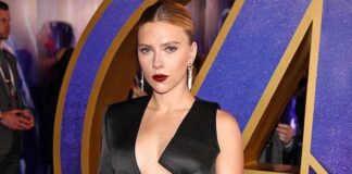 When Scarlett Johansson Turned Heads In A Figure hugging Teal Coloured Gown