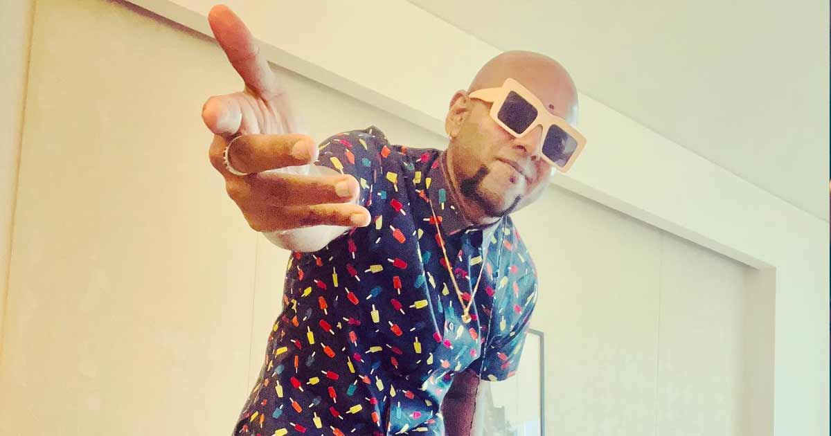Benny Dayal gets hit by a drone during concert in Chennai, bruises fingers