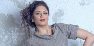 Kavita Kaushik gives befitting reply to her troller, says, '42!!! And I'm beautiful'