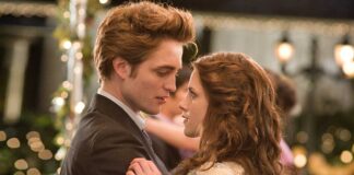 Robert Pattinson Once Fell Off Bed While Making Out With Kristen Stewart During Their Twilight Audition, Revealed Director: “I’m In There Filming With My Little…” Robert Pattinson Fell While Making Out With Kristen Stewart During Their Twilight Audition