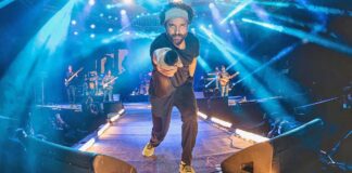 Farhan Akhtar’s Live Concert Stage Gets Destroyed Amidst A Storm, Netizens Troll Saying “Agar Aisi Aandhi Mein Bhi Concert Kar Rahe Toh Zinda Ho Tum” Farhan Akhtar's Live Concert Stage Destroyed By A Storm, Fans Troll The Actor