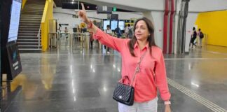 Hema Malini travels by metro, auto rickshaw in Mumbai