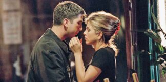 Jennifer Aniston, crush David Schwimmer let 'feelings play out' on 'Friends'