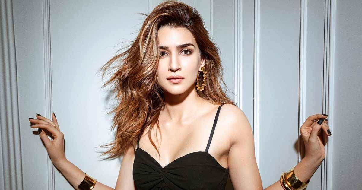 Kriti Sanon Ka Bf Video - Adipurush Actress Kriti Sanon Ditches Luxury & Travels Economy To Indore -  Check Out Viral Video!