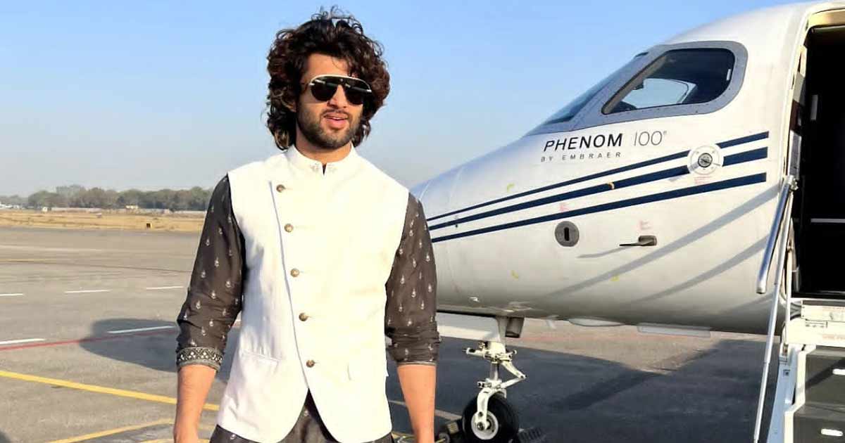 Vijay Deverakonda Amuses Fans With A Quirky Look On His Boat Ride In Kerala - Watch