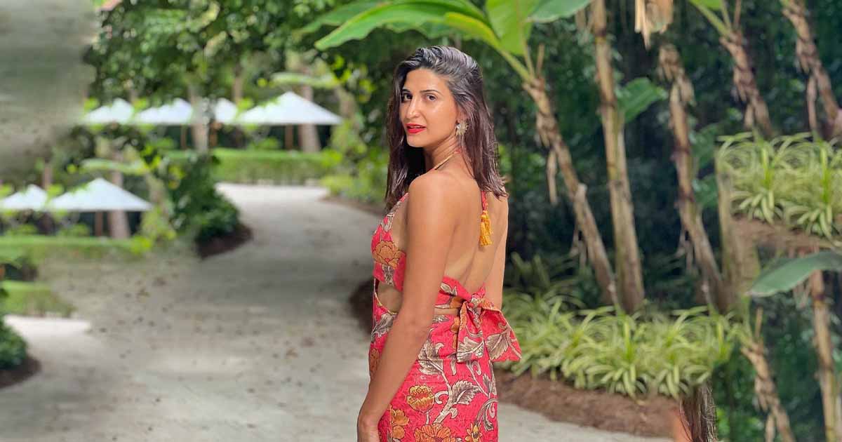 Aahana Kumra loses her cool when fan touched her during photocall